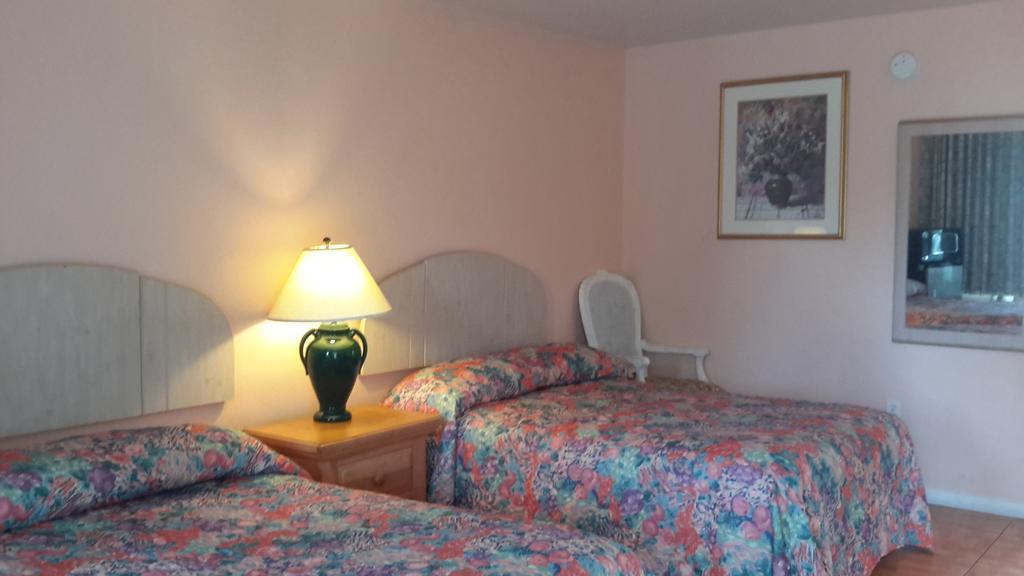 Conty'S Motel Naples Manor Exterior photo
