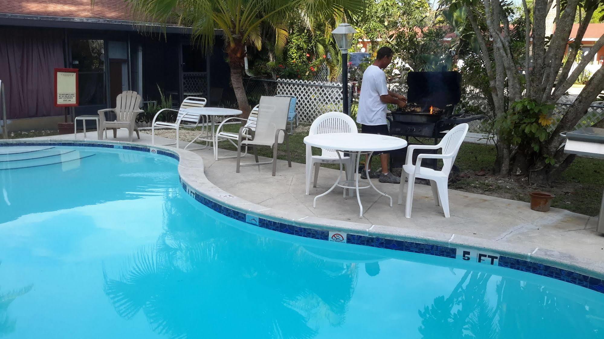 Conty'S Motel Naples Manor Exterior photo