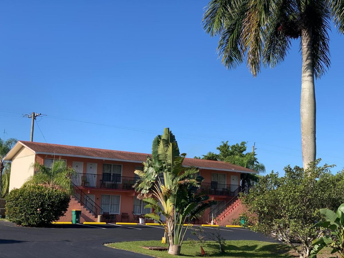 Conty'S Motel Naples Manor Exterior photo